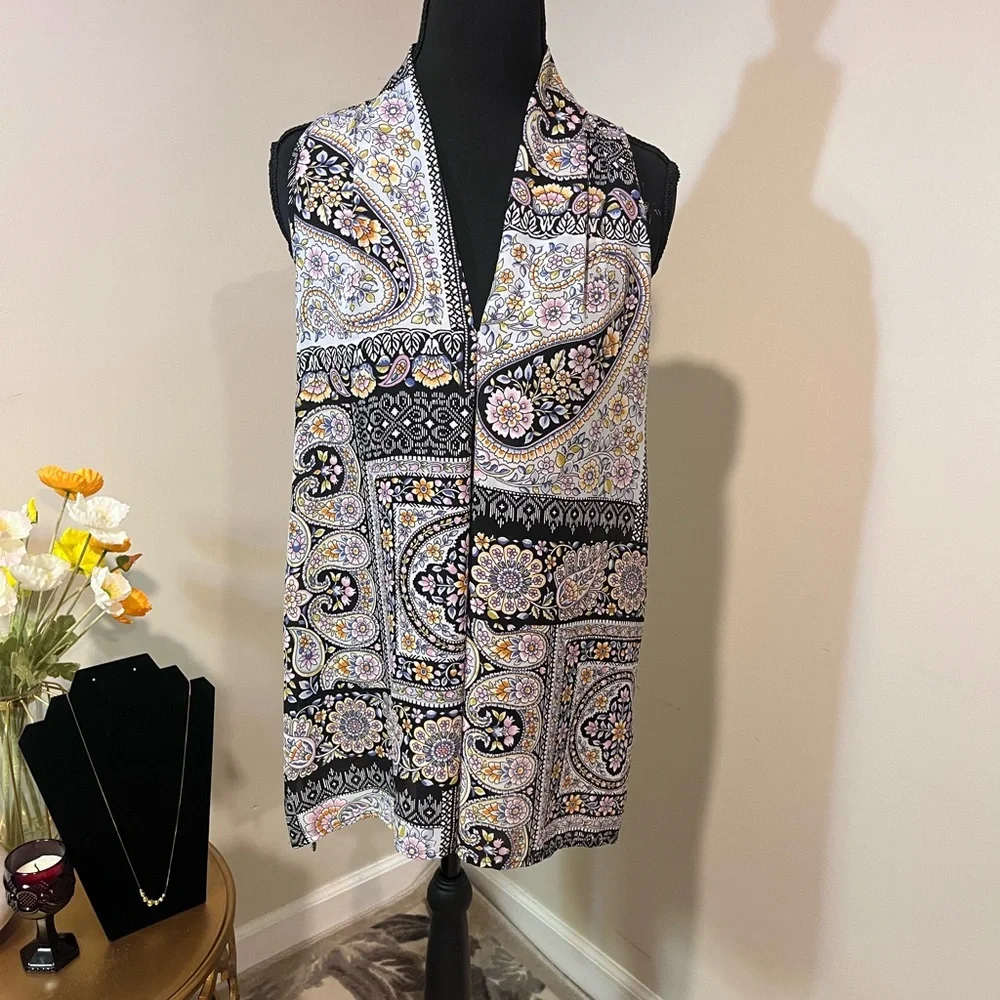 Floral & Ivy Paisley Print Sleeveless Blouse - Picture 1 of 8